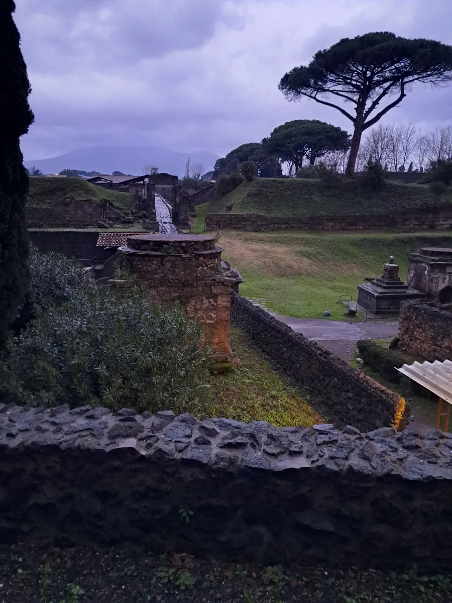 Pompei all’alba — foto 1